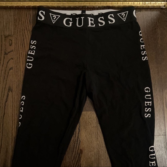 GUESS - Picture 2 of 2